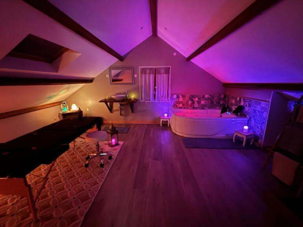 Ecrin D' Amour Suite Romantique Avec Jacuzzi Castels Exterior photo